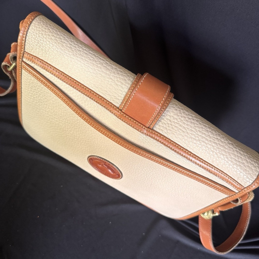 Dooney & Bourke Cream and Tan Pebbled Leather Crossbody Handbag Vintage - Picture 12 of 16